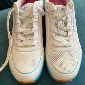 Womens Skecher sneaker